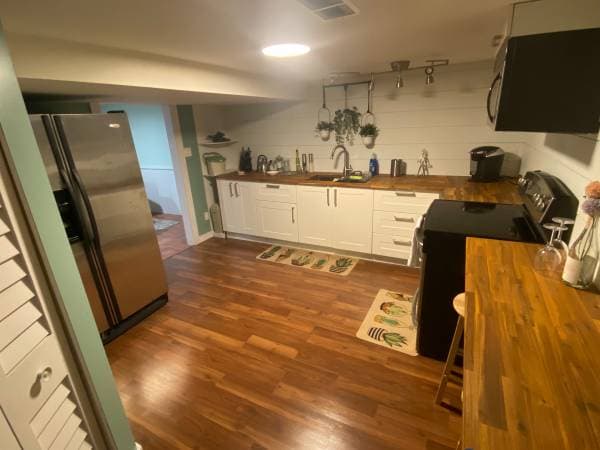 [HIDDEN ADDRESS] - 01683 in Sechelt