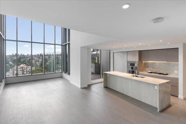 1500 FERN ST in North Vancouver - Property View