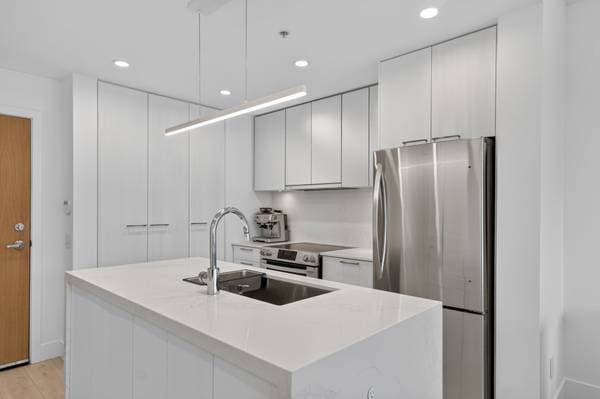 221 E 3RD ST in North Vancouver - Property View