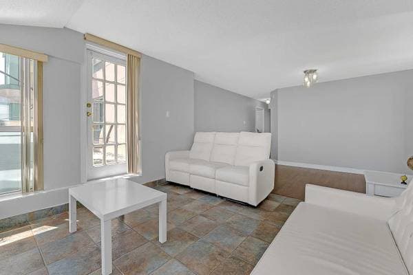 41 MARKBROOK LN in Toronto