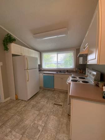 [HIDDEN ADDRESS] - 00616 in Comox - Property View