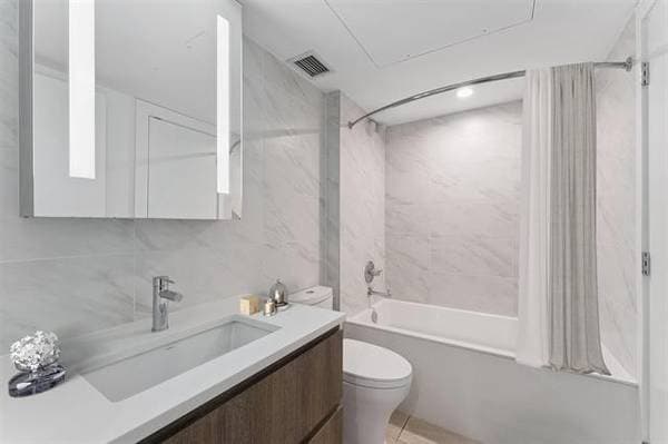 2060 CURLING RD in North Vancouver - Property View