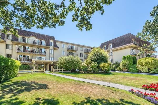 1575 BEGBIE ST in Oak Bay - Property View