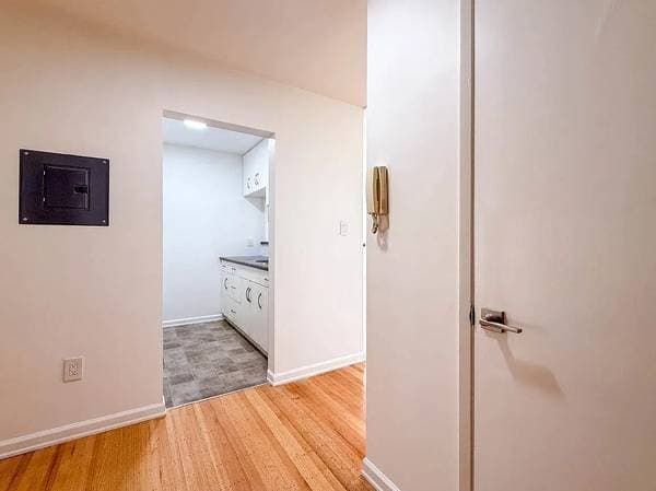 461 W 16TH ST in North Vancouver - Property View