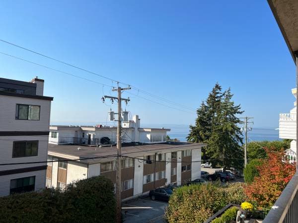 1285 MARTIN ST in White Rock - Property View