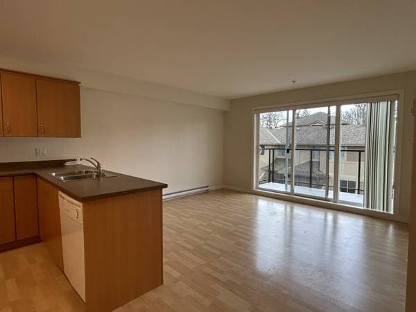 2940 HARRIET RD in Victoria