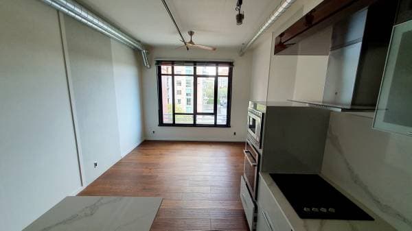 1029 VIEW ST in Victoria - Property View