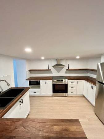 [HIDDEN ADDRESS] - 03557 in Saanich