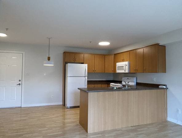2940 HARRIET RD in Victoria