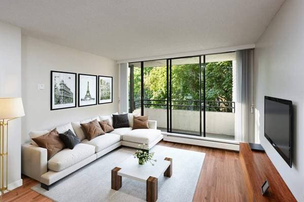1755 W 14TH AVE in Vancouver