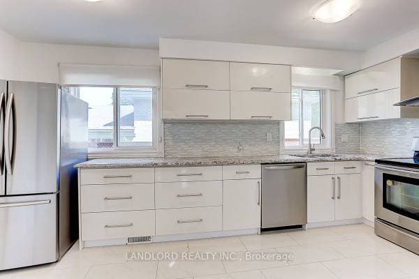 21 PINEWAY BLVD in Toronto