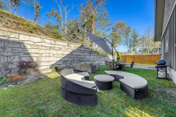 2410 AZURITE LANGFORD BC CRES in Highlands