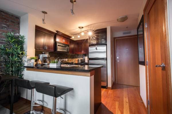 10 RENAISSANCE SQUARE in New Westminster - Property View