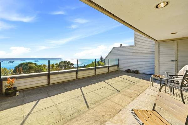 2231 FOLKESTONE WAY in West Vancouver