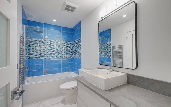916 LYALL ST in Esquimalt