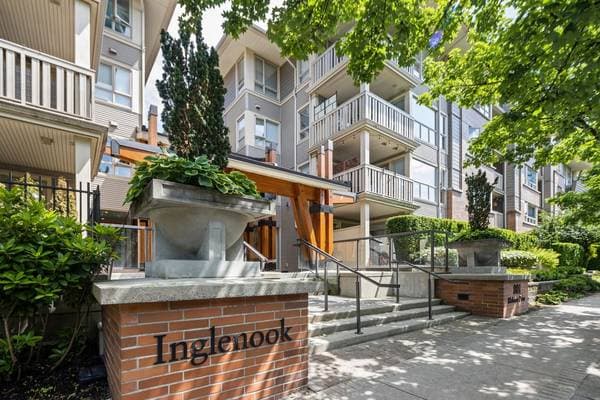 801 KLAHANIE DR in Port Moody - Property View