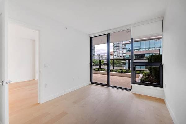 135 13TH ST in North Vancouver - Property View