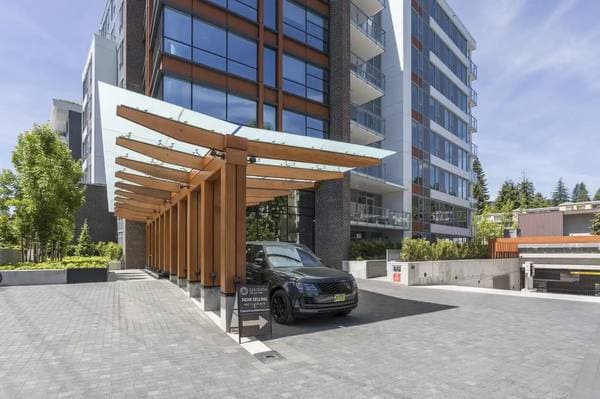 423 6TH ST in West Vancouver
