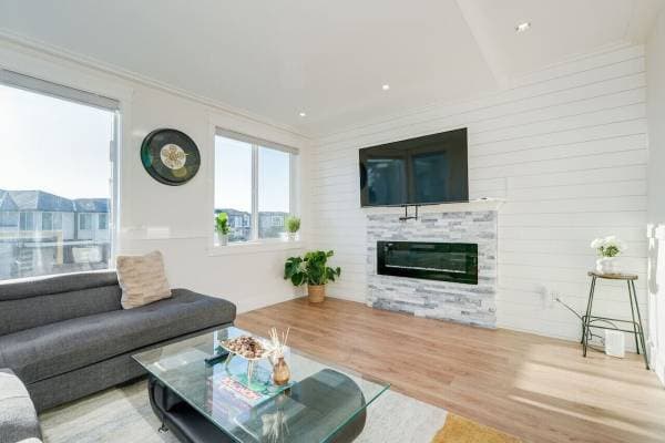 2402 AZURITE VICTORIA HIGHLANDS CRES in Highlands
