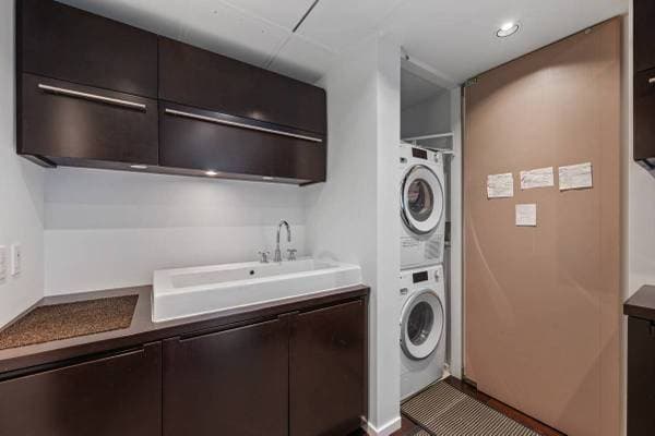 1077 W CORDOVA ST in Vancouver
