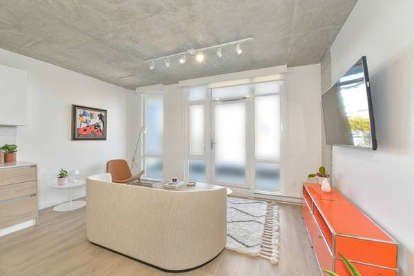 1097 VIEW ST in Victoria - Property View