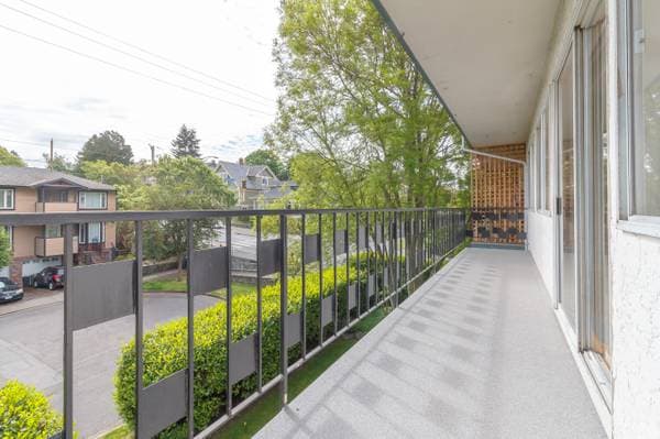 1400 CAMOSUN ST in Victoria - Property View