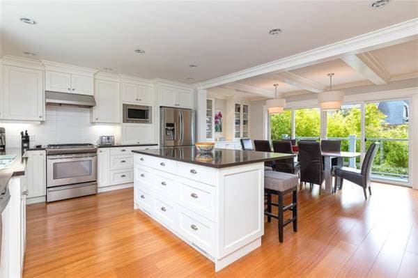 1110 NEWPORT AVE in Oak Bay