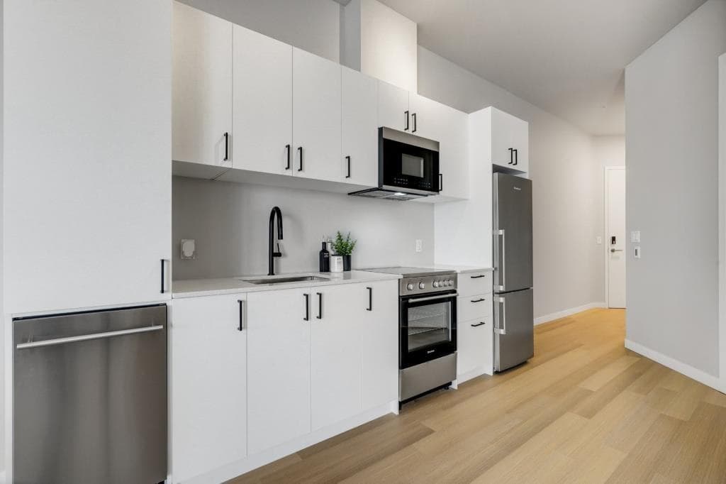 16 PL DU COMMERCE in Montreal - Property View
