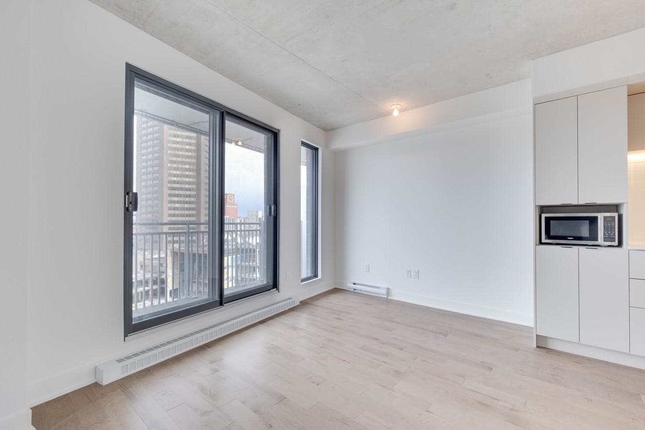 1220 BD RENE-LEVESQUE E in Montreal - Property View