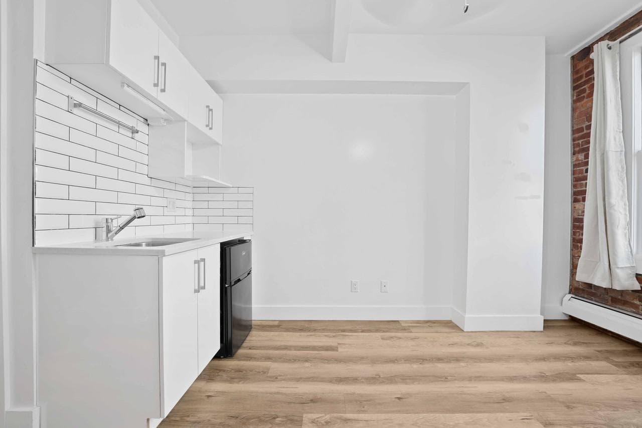 320 ABBOTT ST in Vancouver - Property View