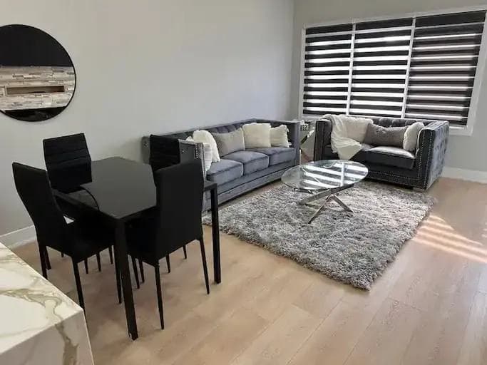 1536 EDGEWARE RD in Victoria - Property View