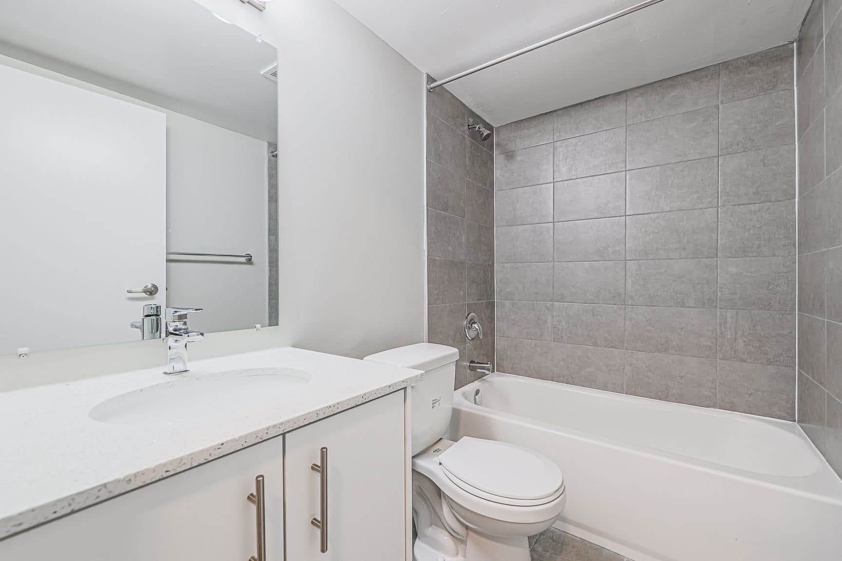 25 SAN ROMANOWAY in Toronto