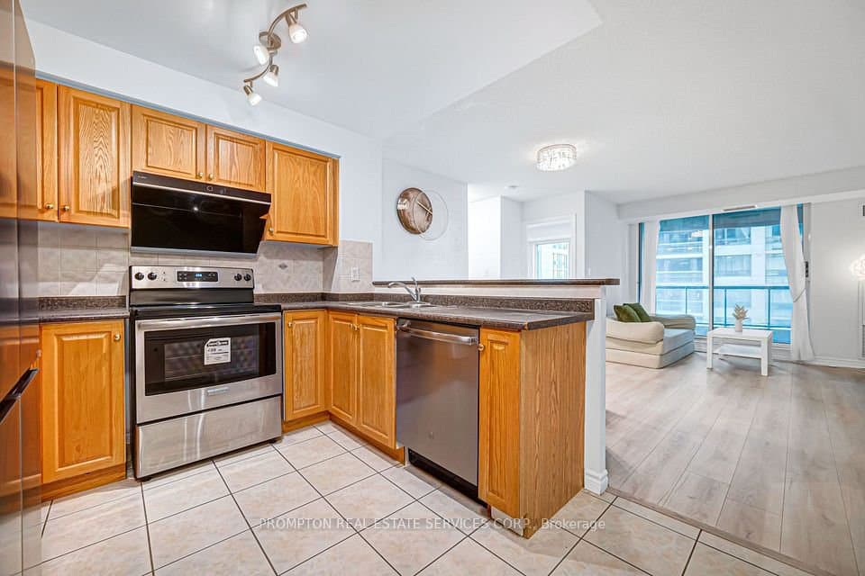 7 LORRAINE DR in Toronto