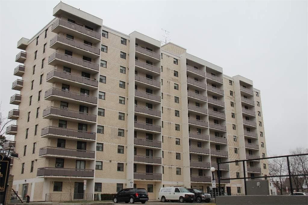 182 E CHURCH ST in Brampton