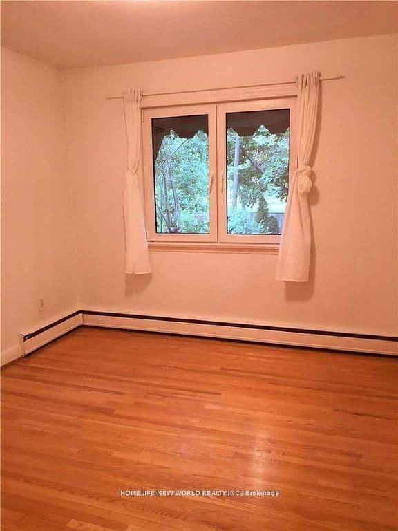 10 MILLGATE CRES in Toronto - Property View