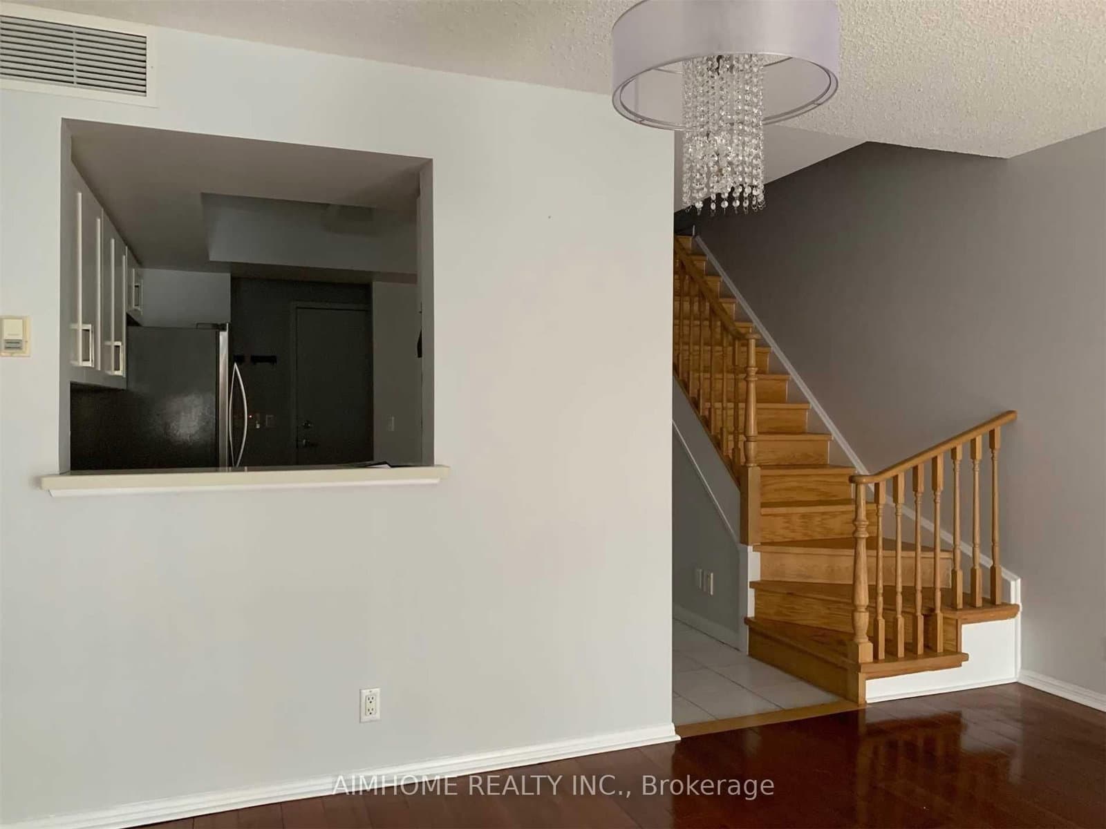 28 SOMMERSET WAY in Toronto