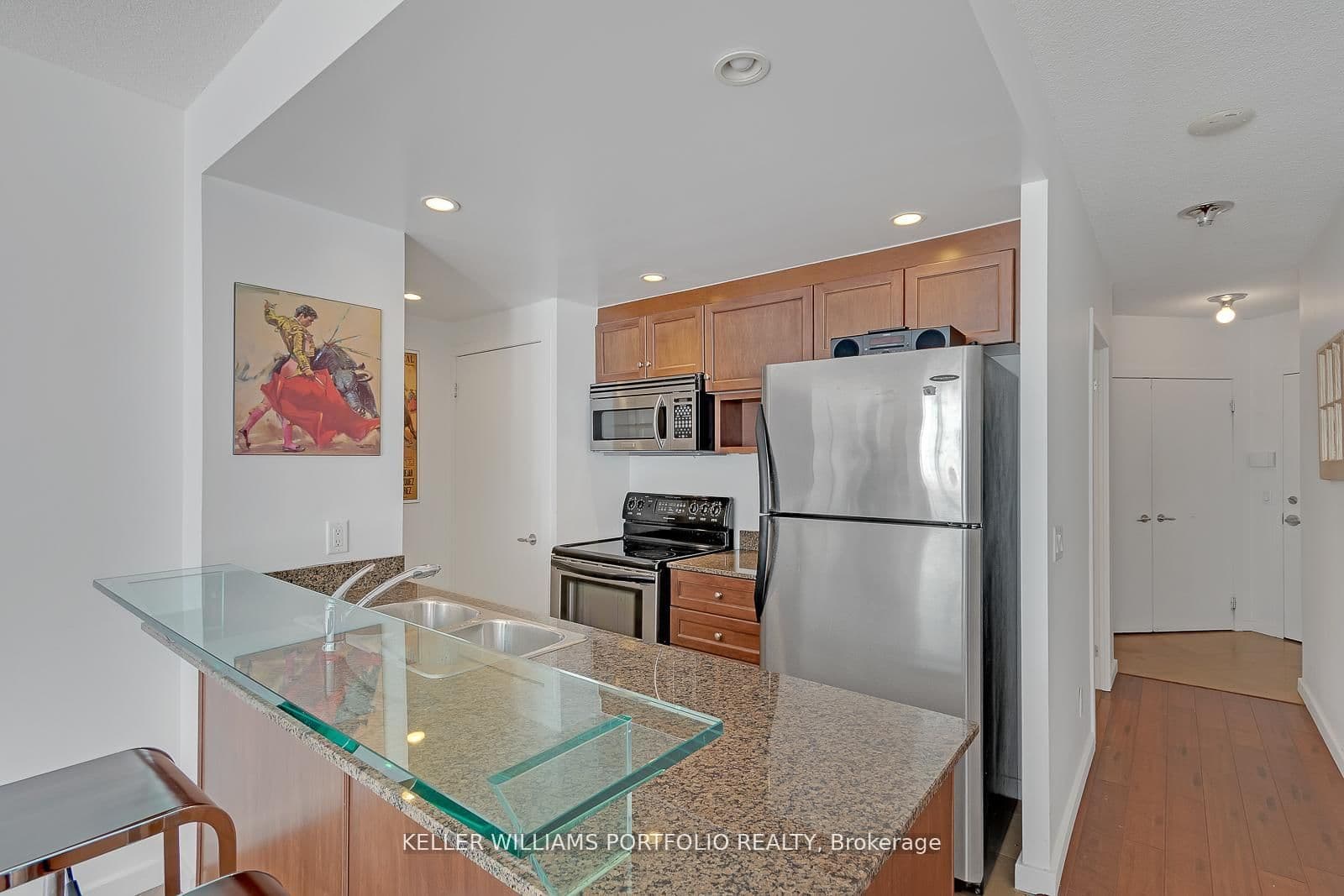 218 W QUEENS QUAY in Toronto - Property View
