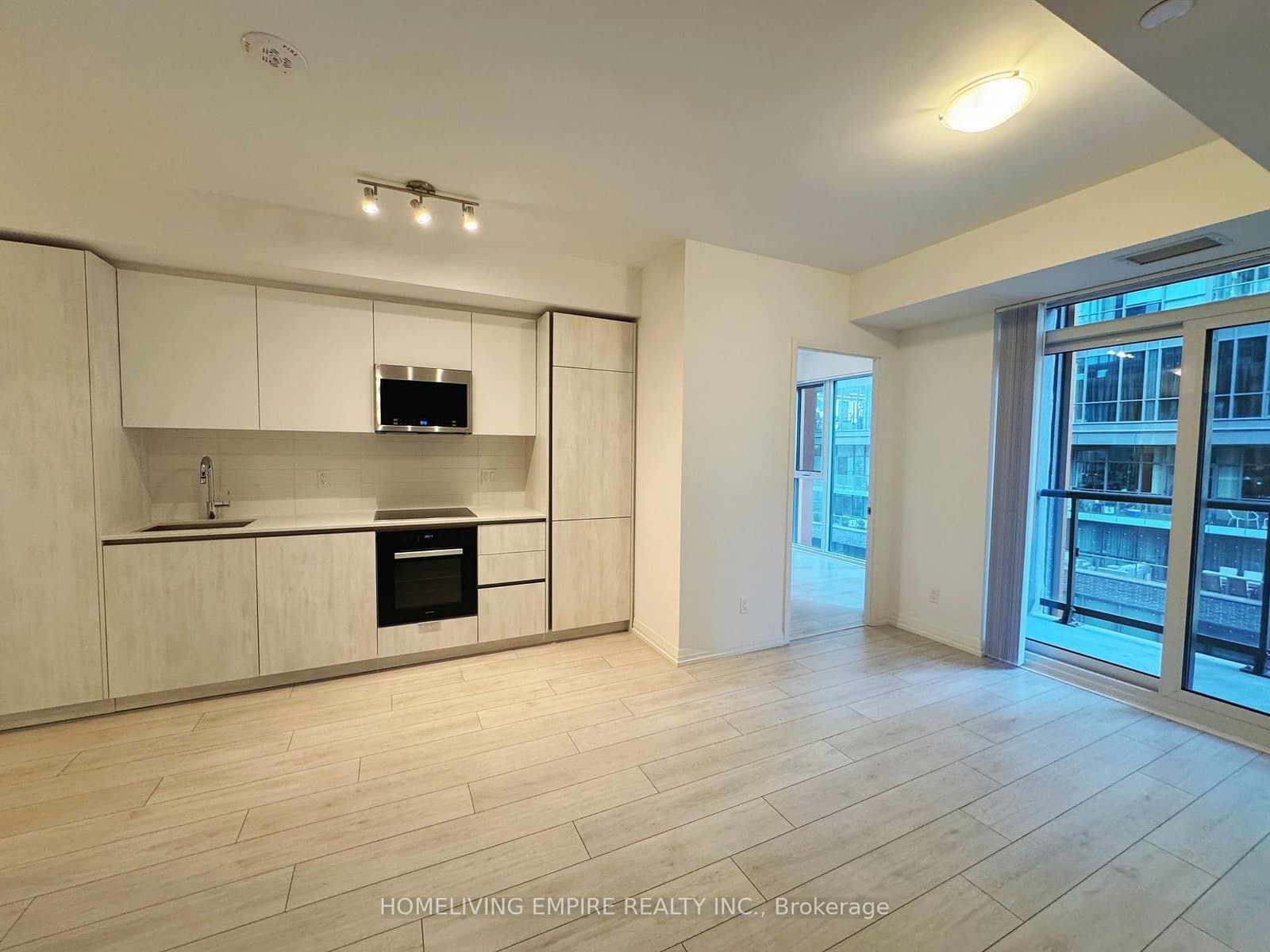 400 W KING ST in Toronto - Property View