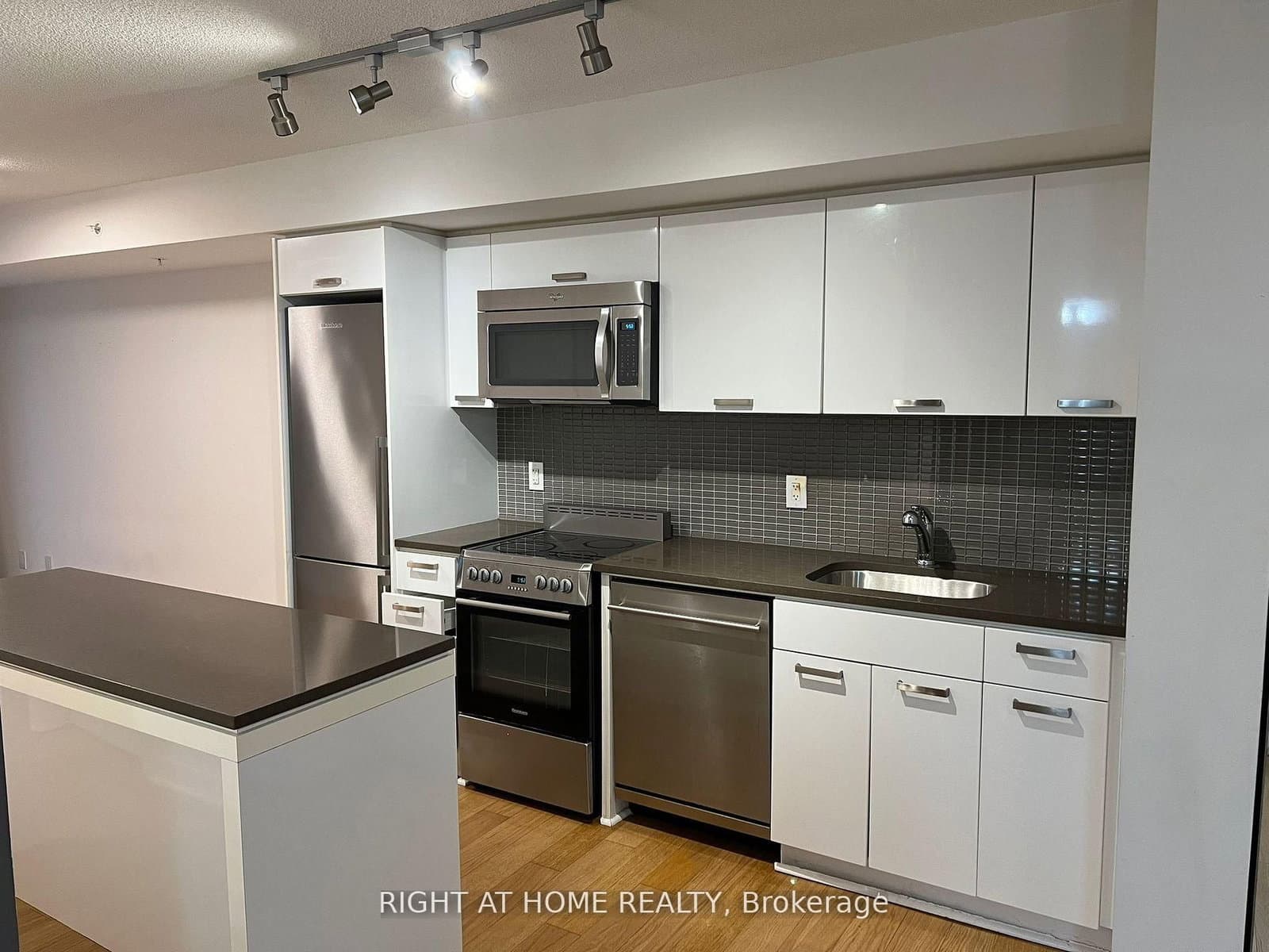 295 W ADELAIDE ST in Toronto - Property View
