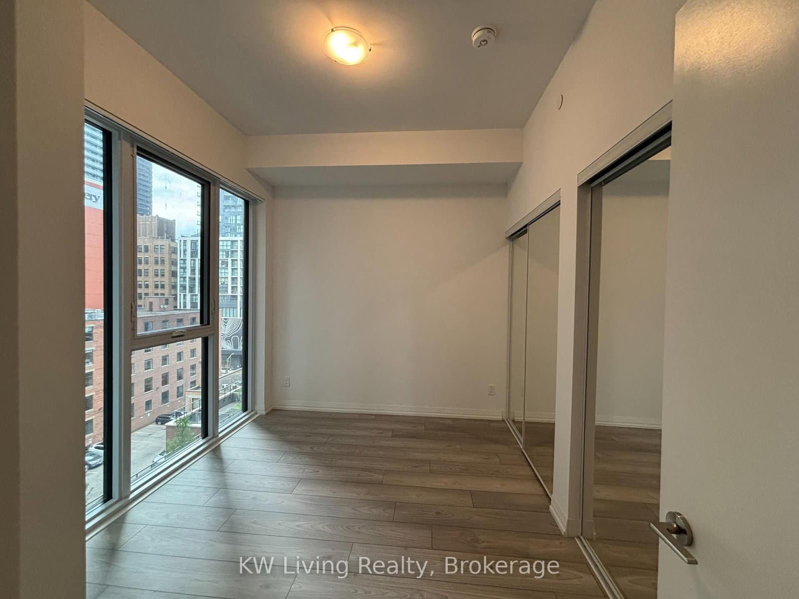 400 W KING ST in Toronto - Property View