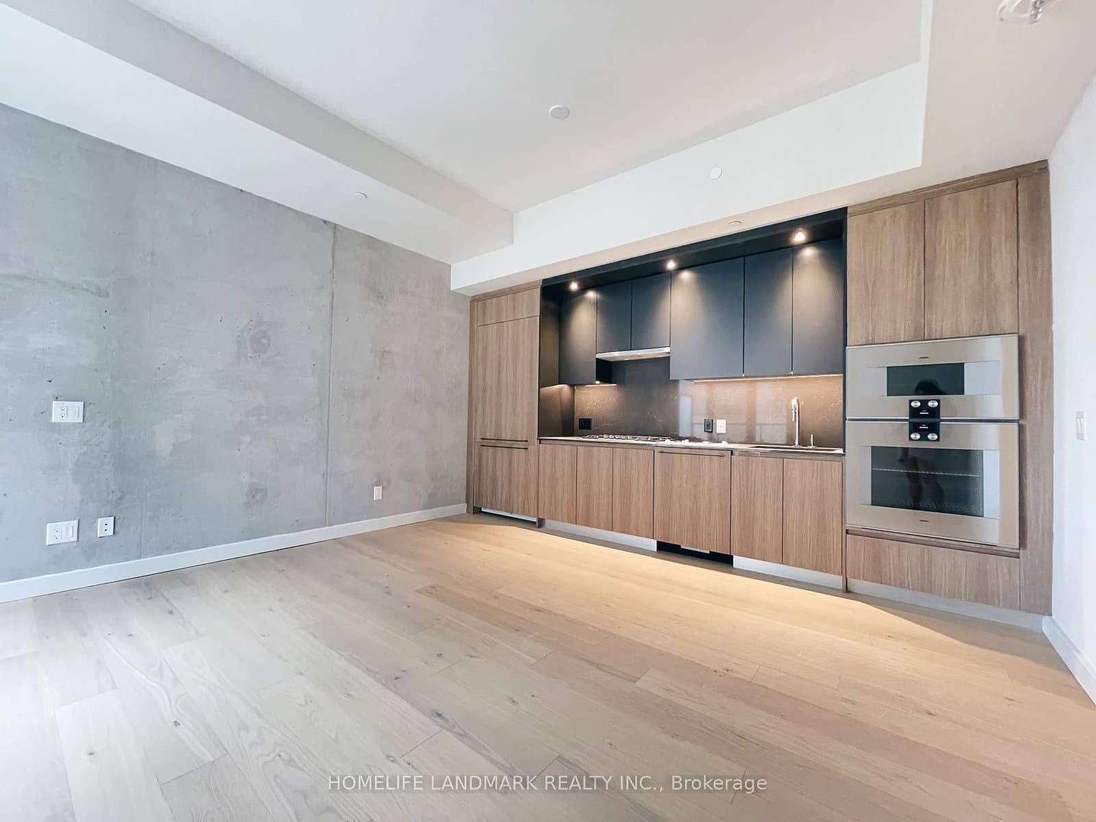 81 E WELLESLEY ST in Toronto - Property View