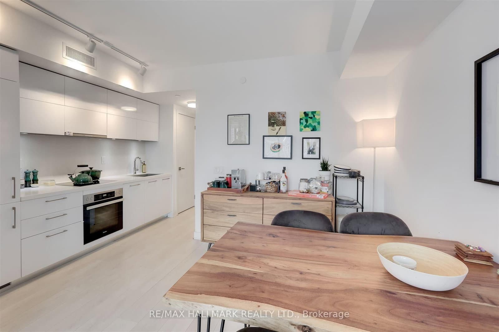 188 CUMBERLAND ST in Toronto - Property View