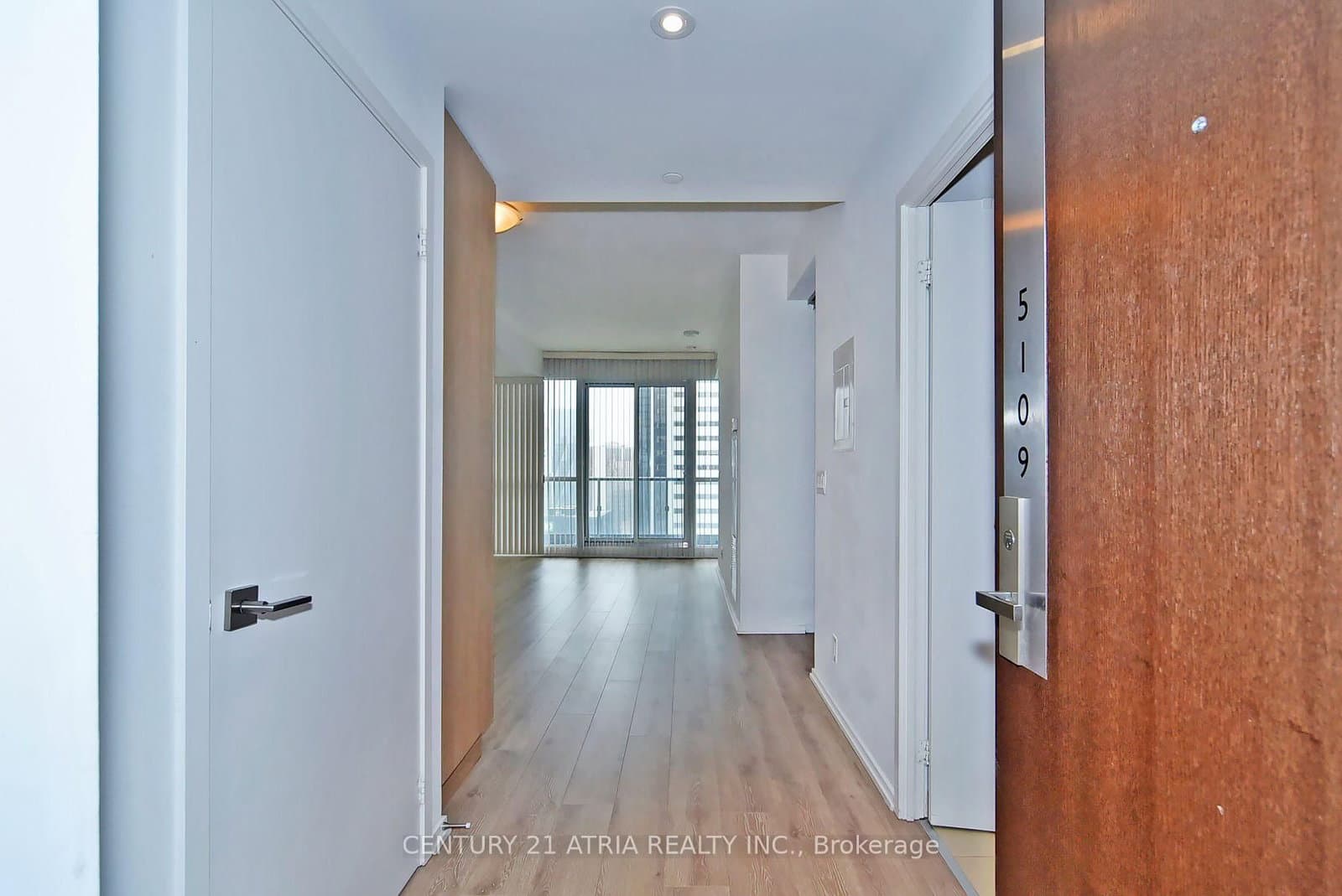 70 TEMPERANCE ST in Toronto - Property View