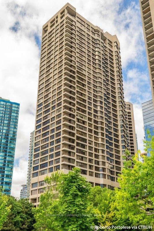 65 HARBOUR SQUARE in Toronto - Property View