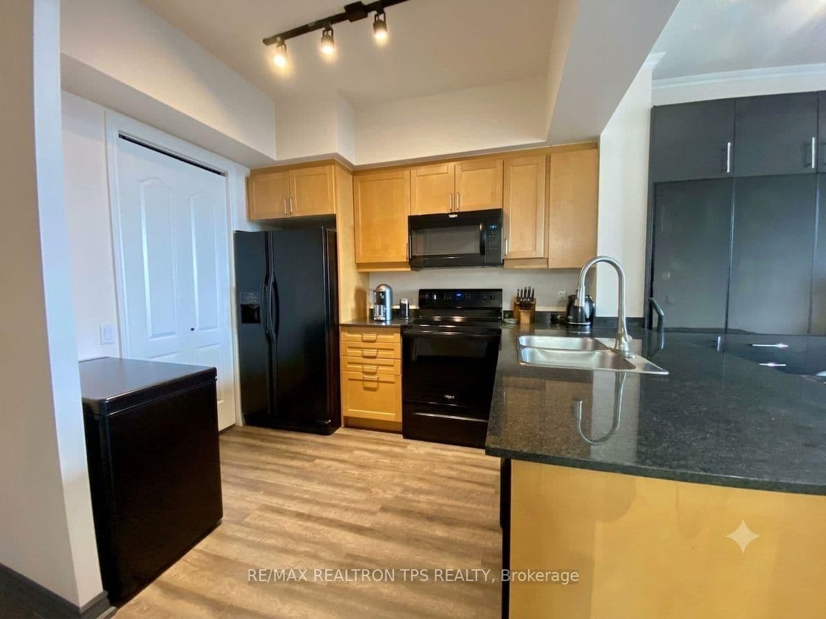 18 WILLIAM CARSON CRES in Toronto - Property View