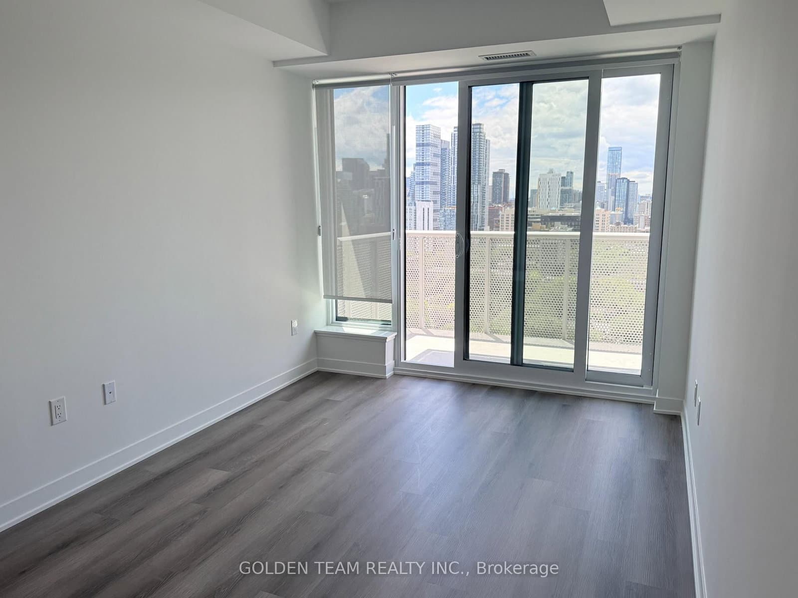 10 OAK ST in Toronto - Property View