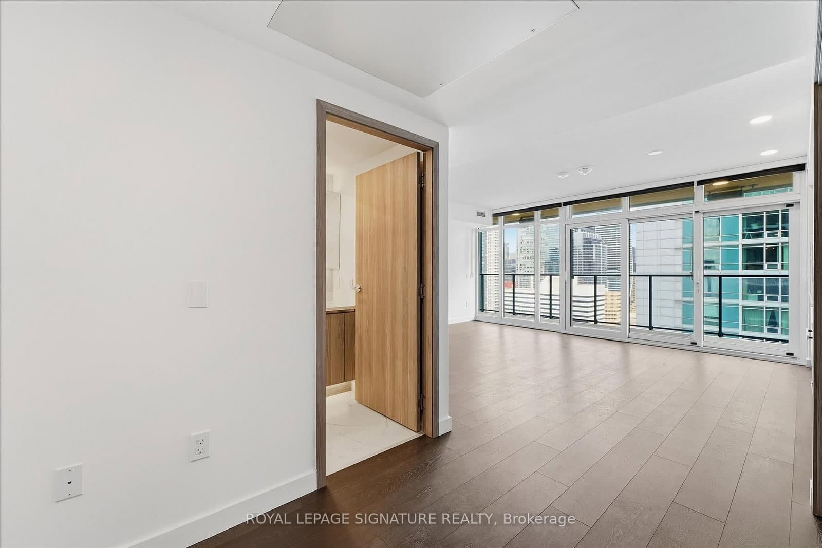 1 CONCORD CITYPLACE WAY in Toronto - Property View