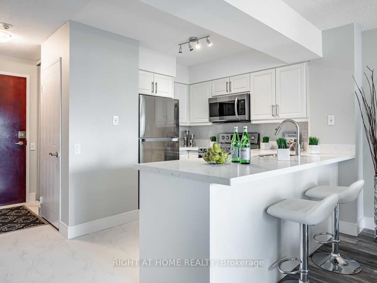 750 BAY ST in Toronto - Property View