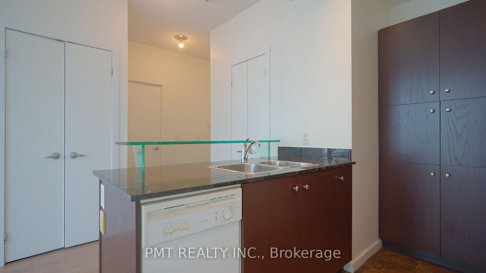208 W QUEENS QUAY in Toronto - Property View