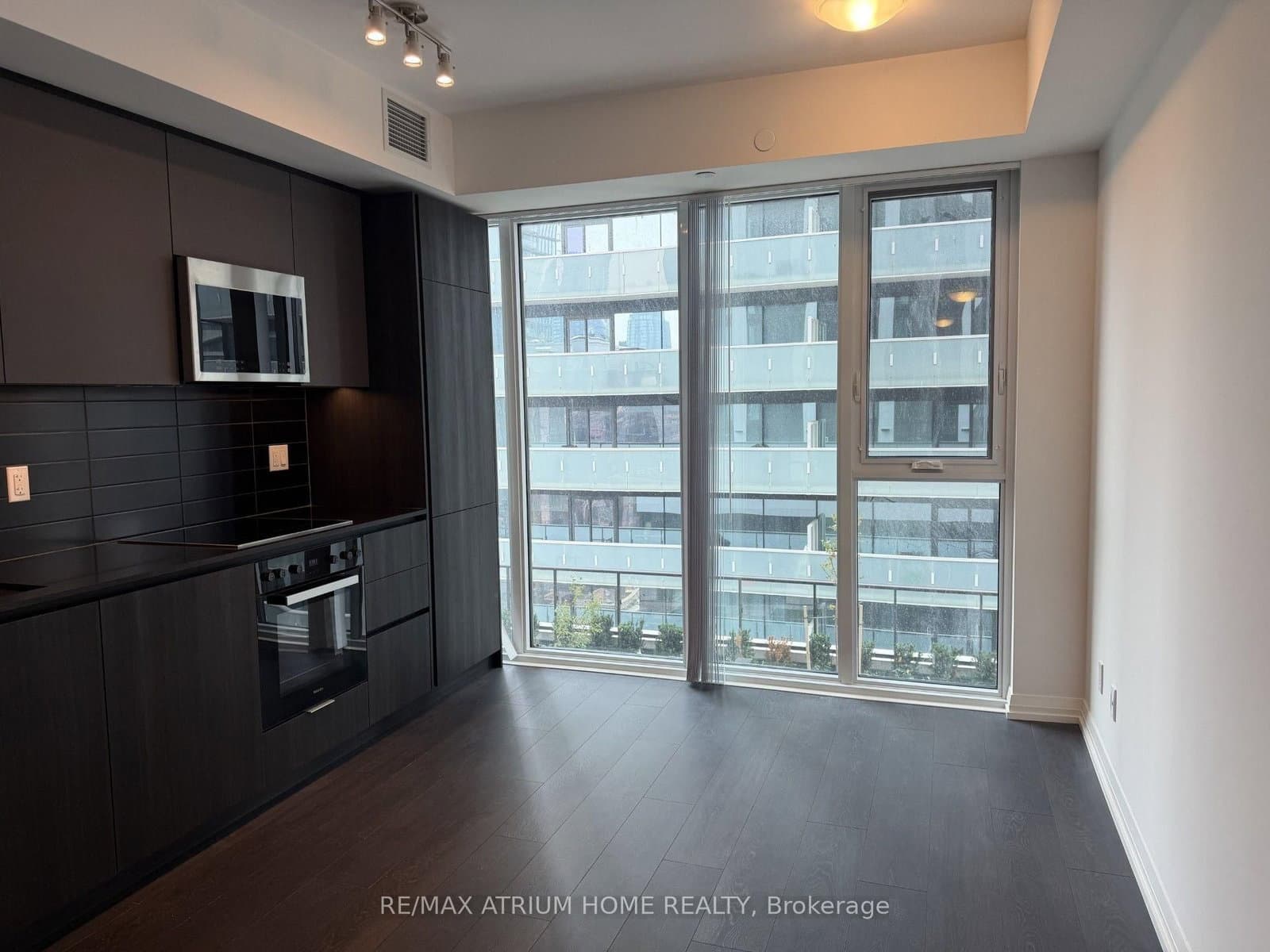 400 W KING ST in Toronto - Property View